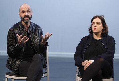 Mateo Feij&oacute;o, director art&iacute;stico del Matadero,  y la delegada de Cultura y Deportes del Ayuntamiento de Madrid, Celia Mayer.