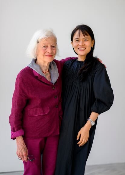 Las artistas Joan Jonas y Thao Nguyen Phan. 