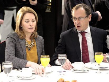 Quiroga y Alonso, en un desayuno informativo en Bilbao el pasado 10 de febrero, el mismo día en que la presidenta tanteó a sus barones sobre el relevo de Oyarzábal.