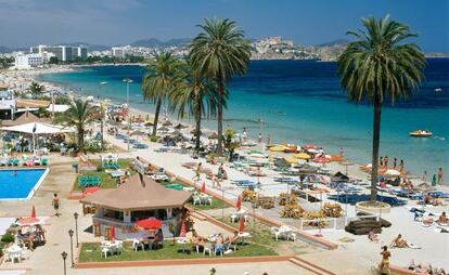 La platja d'en Bossa, a Eivissa, en una imatge d'arxiu.