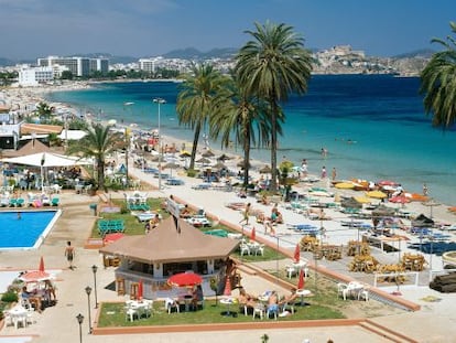 La platja d'en Bossa, a Eivissa, en una imatge d'arxiu.