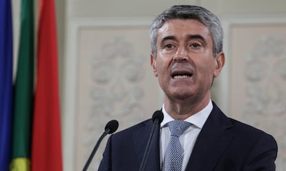 José Luís Carneiro, tras ser elegido secretario general del Partido Socialista portugués.