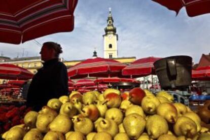 Puesto de fruta en el mercado de Dolac, en Zagreb.