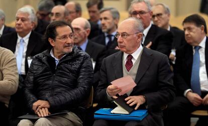 El expresidente de Bankia Rodrigo Rato (derecha) junto al exconsejero de Caja Madrid José Antonio Moral Santín. 