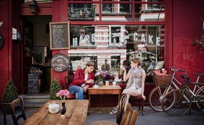 Terraza de una cafetería en el barrio de St. Pauli, en Hamburgo.