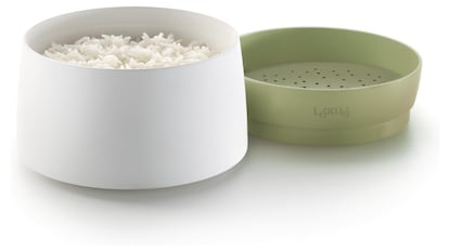 Vista del recipiente para cocinar arroz en el microondas con descuento en Amazon.
