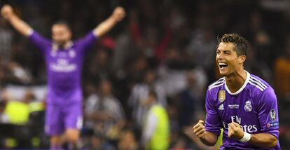 Cristiano Ronaldo celebra um de seus dois gols no jogo.