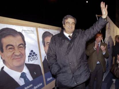 El candidato del Foro a la Presidencia del Gobierno de Asturias, Francisco Álvarez Cascos, en la apertura de la campaña.