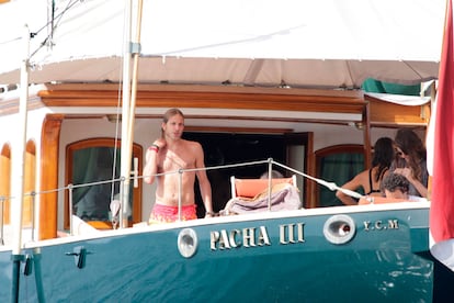 Andrea Casiraghi disfrutó en Ibiza junto a su mujer Tatiana Santo Domingo y su hijo Sacha de unas vacaciones llenas de lujo a bordo de su yate.