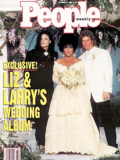 Michael Jackson, Elizabeth Taylor y Larry Fortensky en la portada de People, fotografiados por Herb Ritts, en 1991.