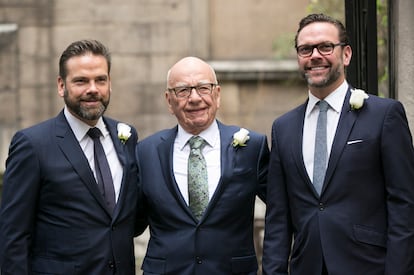 
Rupert Murdoch with his sons James (right) and Lachlan (left) in London.