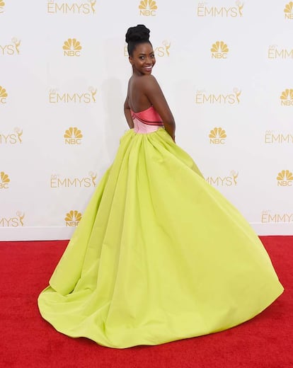 Teyonah Parris, con colorido diseño de Christian Siriano.