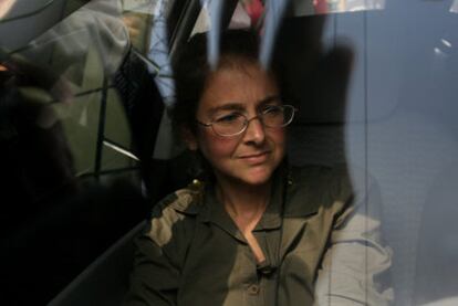 La estadounidense Lori Berenson al momento de su salida de la cárcel de Santa Mónica, en Chorrillos