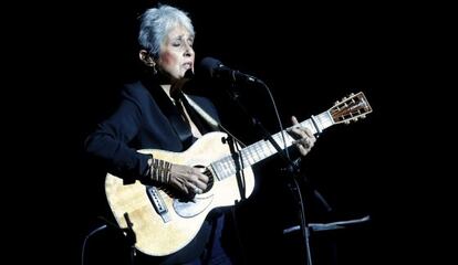 Joan Baez en un momento de su actuación en Madrid.