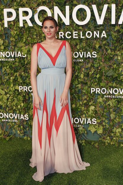 Irene Rosales, mujer de Kiko Rivera, tampoco quiso perderse la inauguración de la Barcelona Bridal Week y estuvo en la primera fila del desfile de Pronovias. La misma marca que eleigió para su boda, y que vestía el lunes por la noche para ver el desfile.