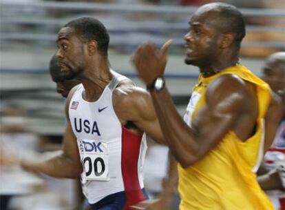 Tyson Gay (izquierda) y Asafa Powell, en la final de 100m en los Mundiales de Osaka 2007.