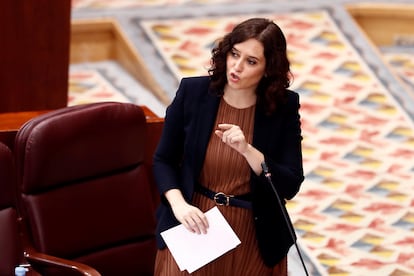 La presidenta de la Comunidad de Madrid, Isabel Díaz Ayuso, durante su intervención en una nueva sesión de control de este jueves.