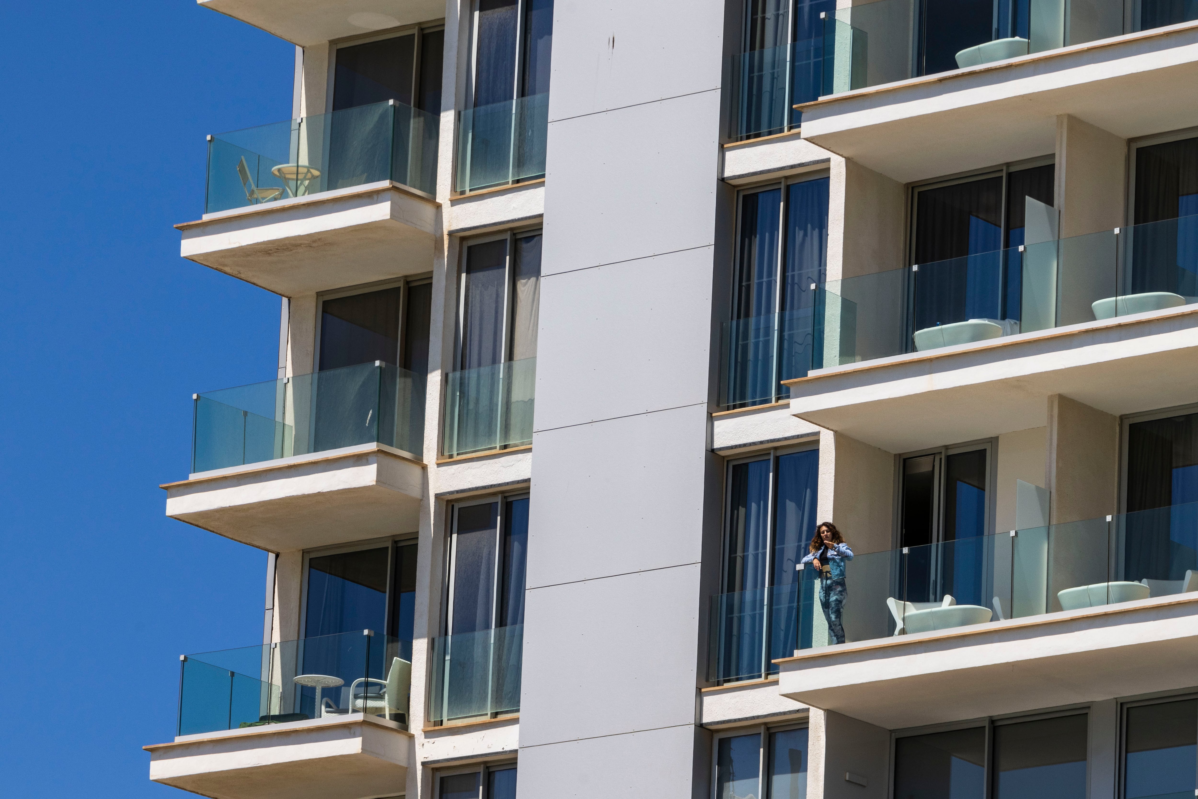 Una ministra escocesa reclama cerrar una web española que satiriza el ‘balconing’ 