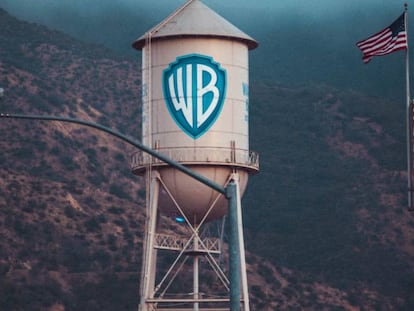 Warner quiere vender la mitad de su catálogo musical de películas, series y programas a otras plataformas