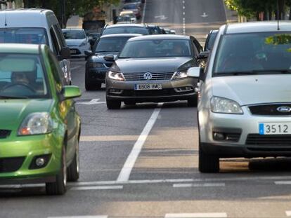 Coches circulando en las calles de Madrid