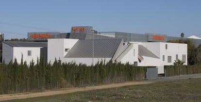 Exterior del complejo de Abengoa Water en Dos Hermanas (Sevilla).