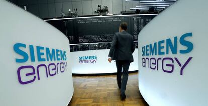 Logotipos de Siemens Energy en la Bolsa de Fráncfort.