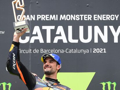 El portugués Miguel Oliveira celebra su triunfo en el Circuit de Barcelona- Cataluña.