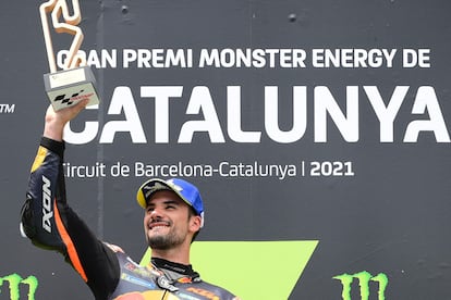 El portugués Miguel Oliveira celebra su triunfo en el Circuit de Barcelona- Cataluña.