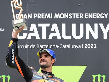 El portugués Miguel Oliveira celebra su triunfo en el Circuit de Barcelona- Cataluña.