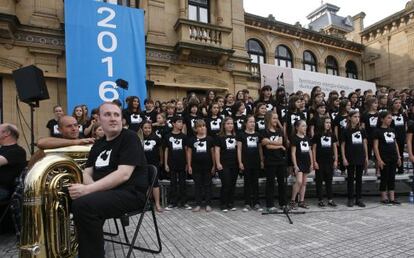 Varios músicos participan en un concierto para la promoción de San Sebastián 2016, en una imagen de archivo.