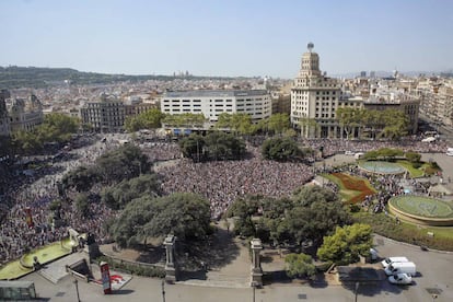 Barcelona's Plaza de Catalunya de Barcelona square during the minute's silence on Friday.