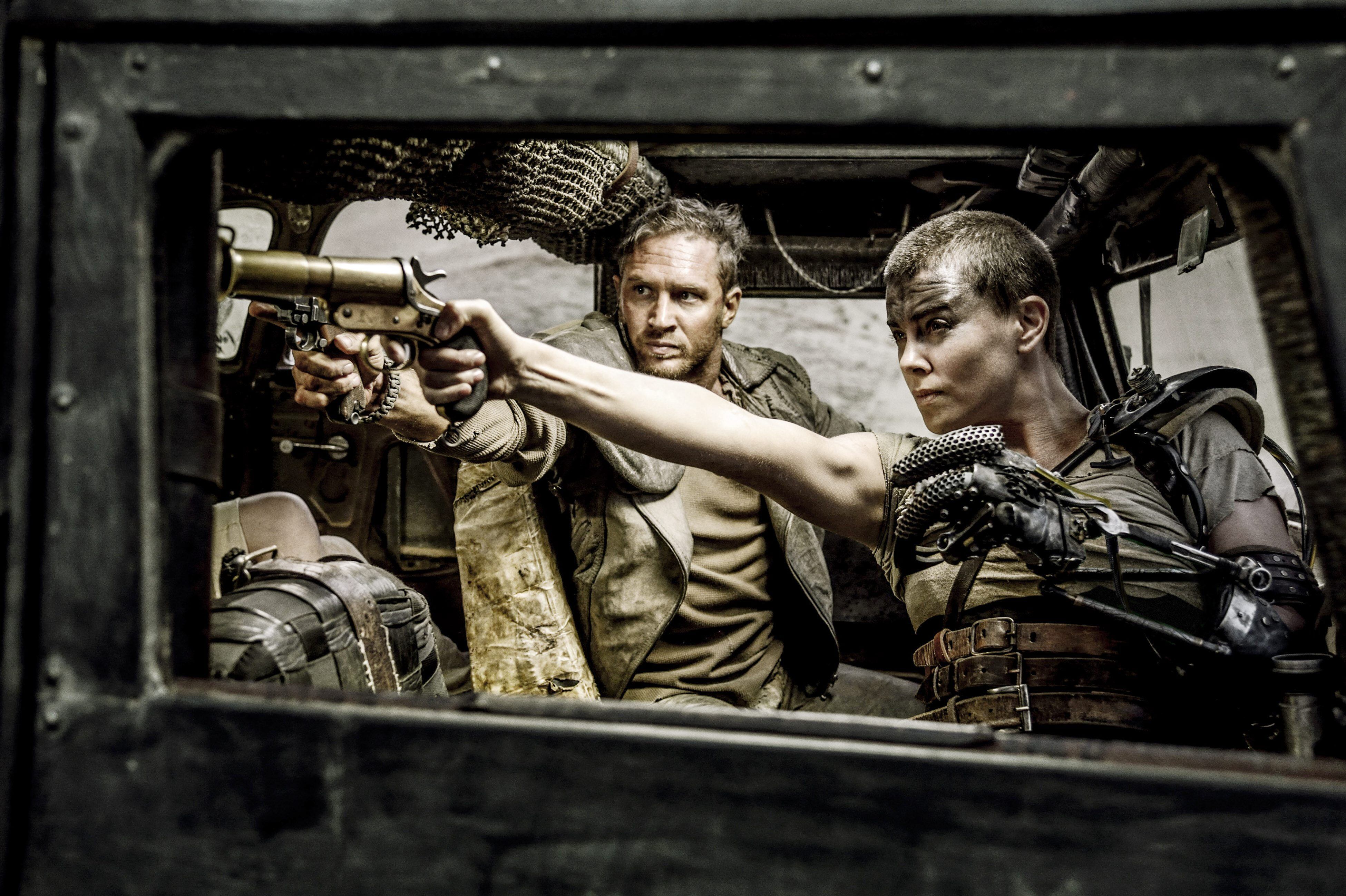 Tom Hardy y Charlize Theron en una escena de 'Mad Max: Furia en la carretera'.