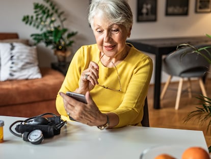 Poco importa la edad o la ubicación del asegurado. Desde casa, desde el trabajo, incluso desde el extranjero, es posible tener contacto directo con el médico de familia.