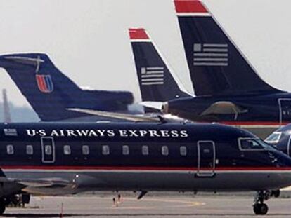 Imagen de archivo de varios aviones de la flota estadounidense US Airways en el aeropuerto nacional Reagan.
