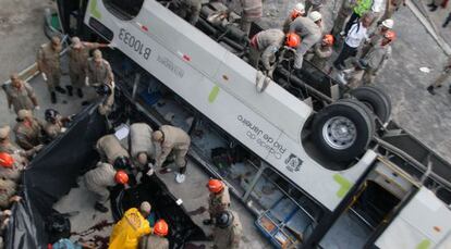 Imagen del autobús accidentado.