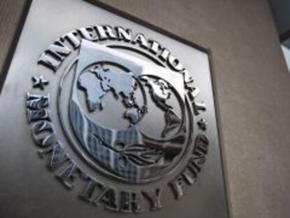 Entrada al edificio del FMI.