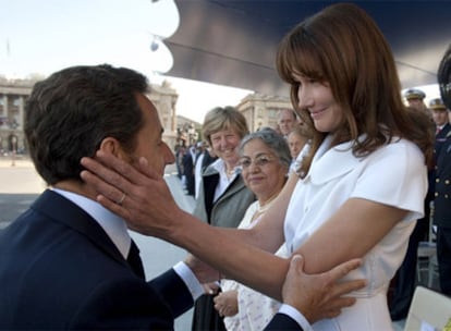 Nicolas Sarkozy y Carla Bruni, ayer en París.