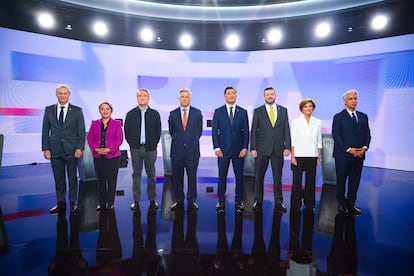 Los candidatos presidenciales de Chile al inicio del primer debate, este miércoles. 