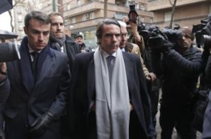 El expresidente del Gobierno, José María Aznar, llega al domicilio de Fraga.