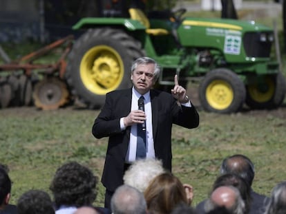 O candidato presidencial Alberto Fernández apresenta seu plano contra a fome na Faculdade de Agronomia e Veterinária da Universidade de Buenos Aires.
