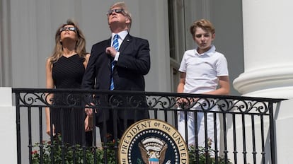 Melania y Donald Trump junto a su hijo Barron, en la Casa Blanca.