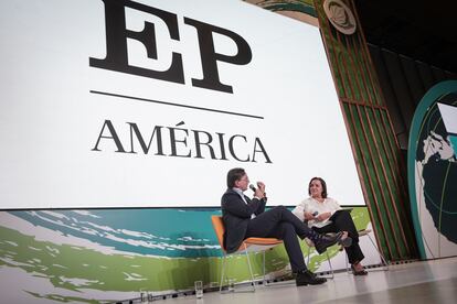 Juan Carlos Mora, Presidente de Bancolombia habla con Pepa Bueno, directora del diario EL PAÍS, durante el conversatorio: ‘El reto de la sostenibilidad en el siglo XXI: economía, sociedad, empresa privada y medio ambiente’.