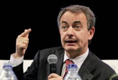 El expresidente del Gobierno español José Luis Rodríguez Zapatero habla durante un conversatorio de la Cátedra Europa 2014 este 18 de marzo, en la Universidad del Norte, en Barranquilla (Colombia). Zapatero habló sobre Latinoamérica y Europa en el escenario de la globalización.