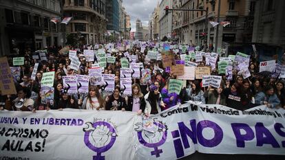 Manifestación feminista de estudiantes, este viernes en la Gran Vía de Madrid.