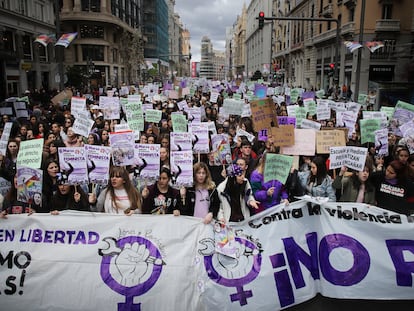 Manifestación feminista de estudiantes, este viernes en la Gran Vía de Madrid.