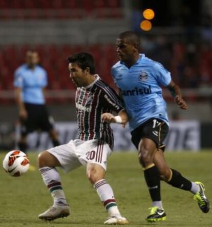 Deco, durante un partido ante el Gremio