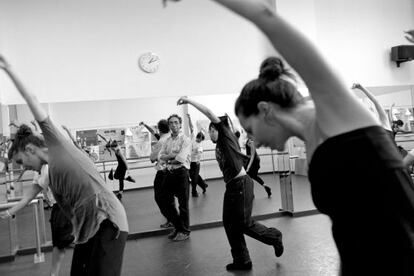 Manuel Segovia en un ensayo con la compañía Ibérica de Danza.