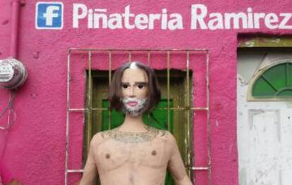 La piñata de Alejandro Fernández.