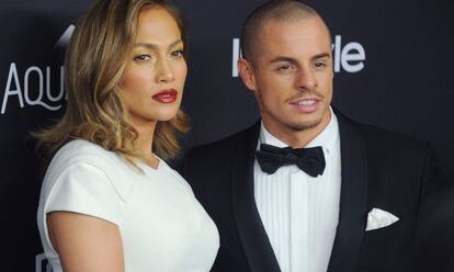 Jennifer Lopez y Casper Smart en la entrega de los Globos de Oro.