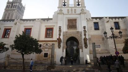 Parte de la reci&eacute;n restaurada fachada norte de la Catedral de Sevilla.